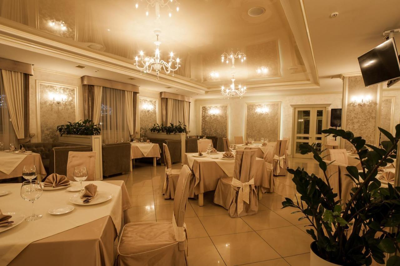 Maria Garden Hotel & Restaurant Ivano-Frankivsk Exterior photo