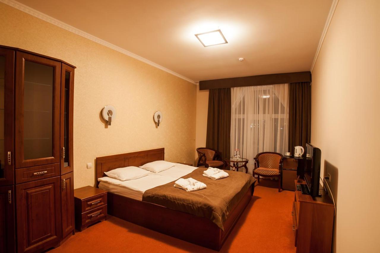 Maria Garden Hotel & Restaurant Ivano-Frankivsk Exterior photo